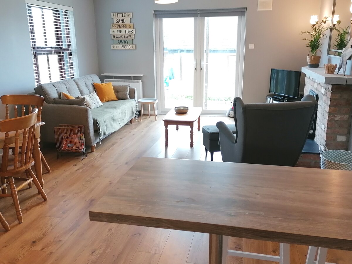 Seaside Apartment Minutes from Tramore Beach