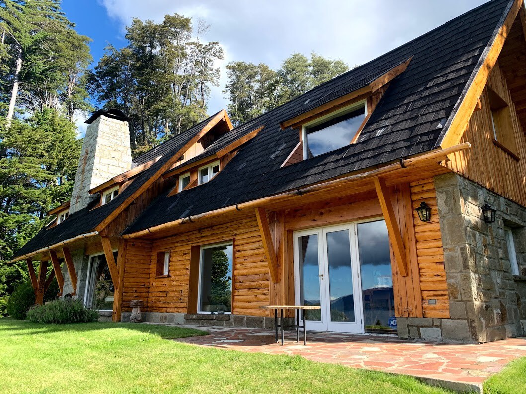 Beautiful house with amazing views in Bariloche