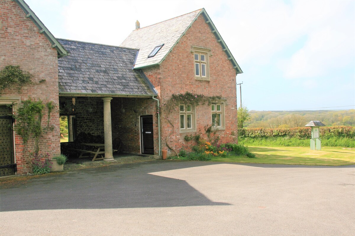 Old Stables, Mews or Gamekeeper