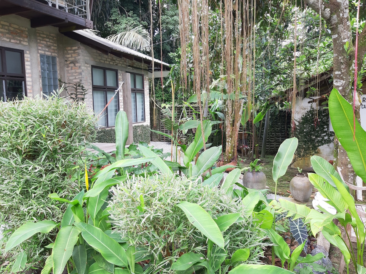 Aman Dusun Farm Retreat The Blue House