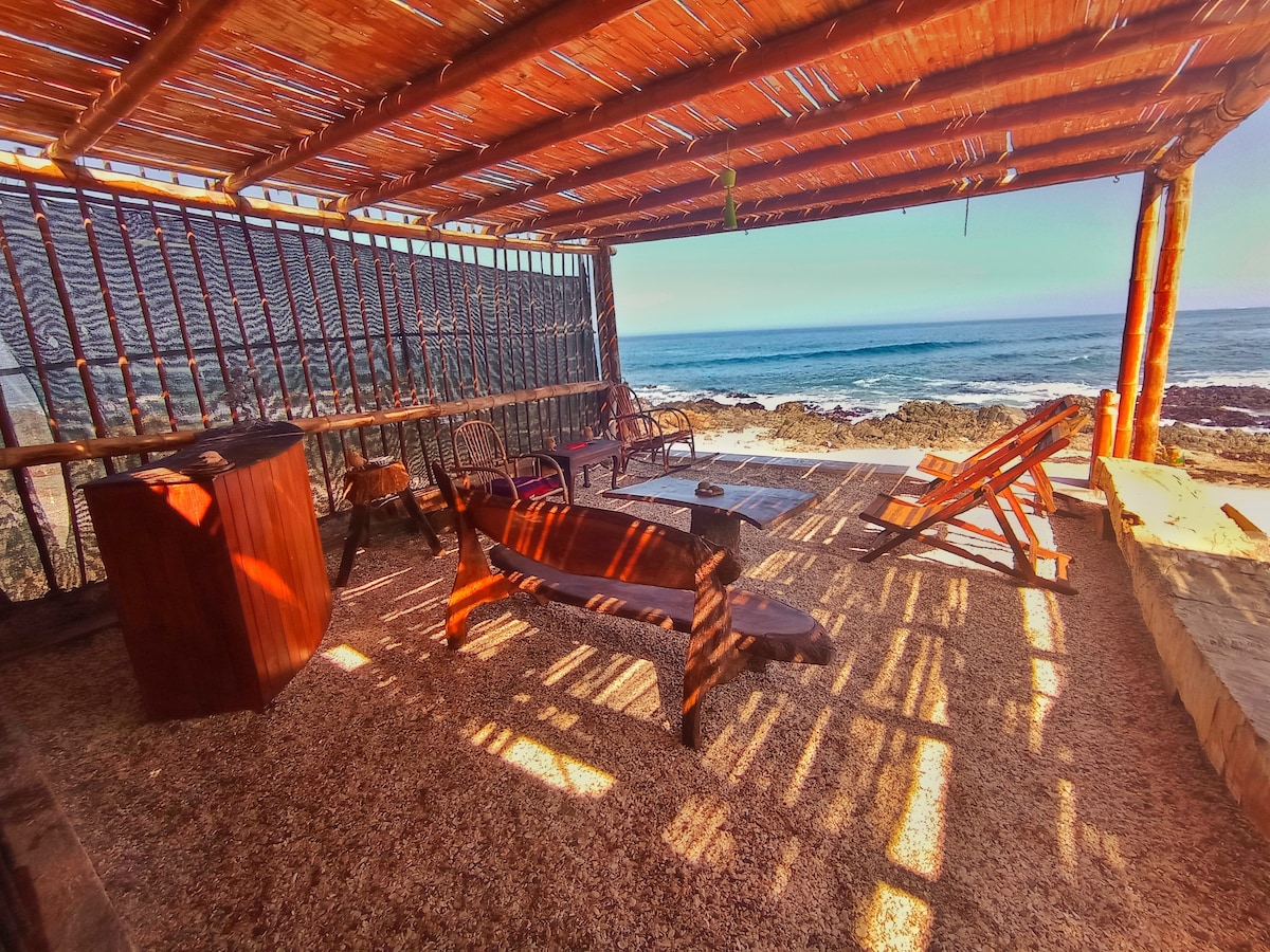 Casa aislada en primera línea cerca al mar.