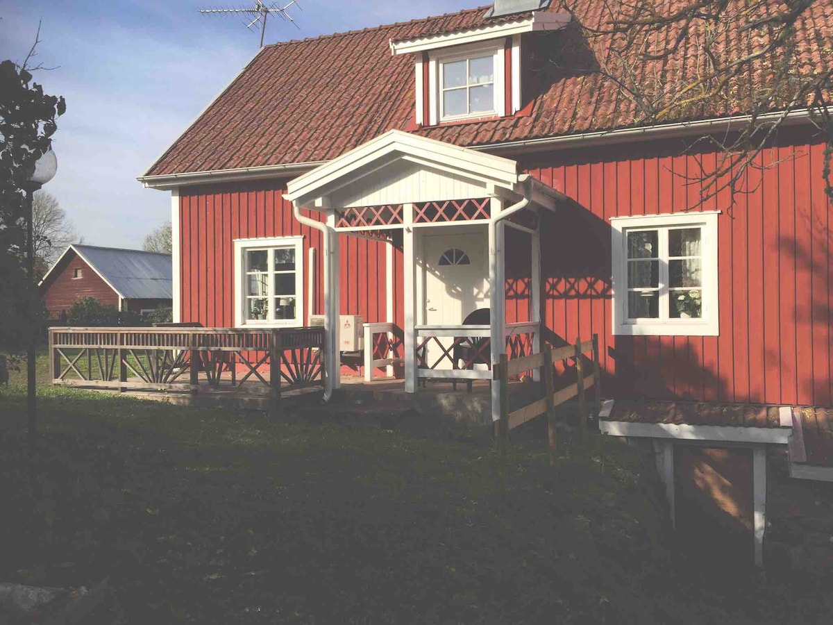 位于Fagerhult/Träthult的Högsby田园诗般的乡村小屋