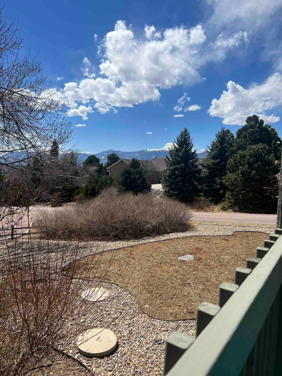 Family retreat watch wildlife from hot tub room