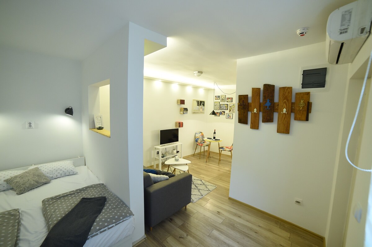 Steck -位于安静市中心的漂亮舒适单间公寓