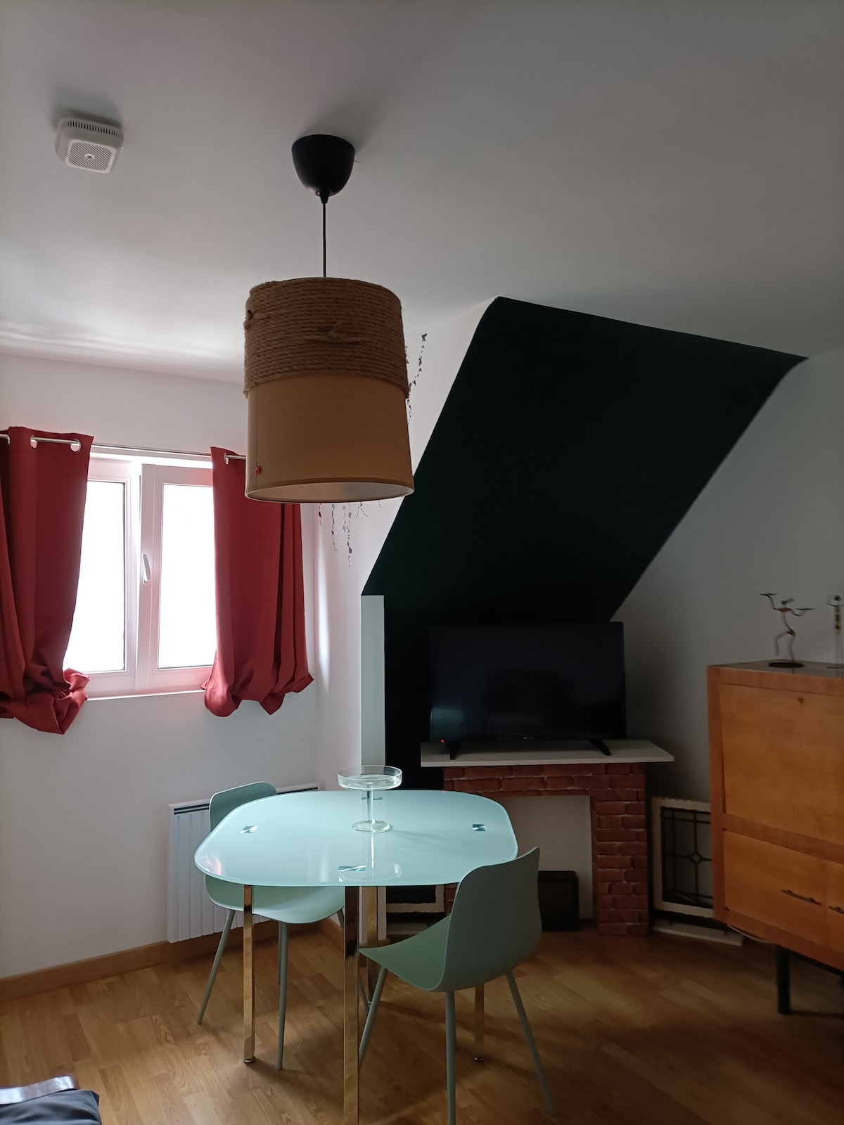 L'appartement se situe au troisième étage.