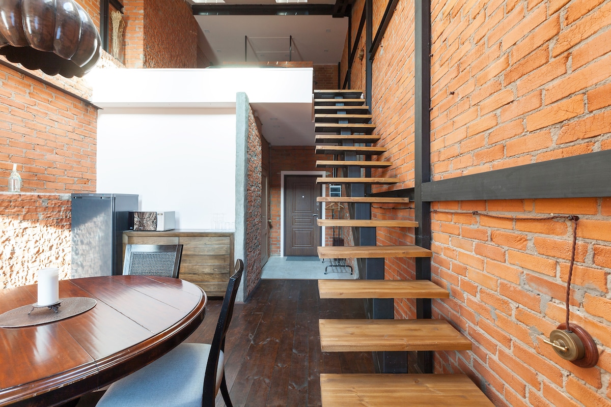 莫斯科 · 整套loft · 靠近莫斯科市中心的舒适两层阁楼公寓