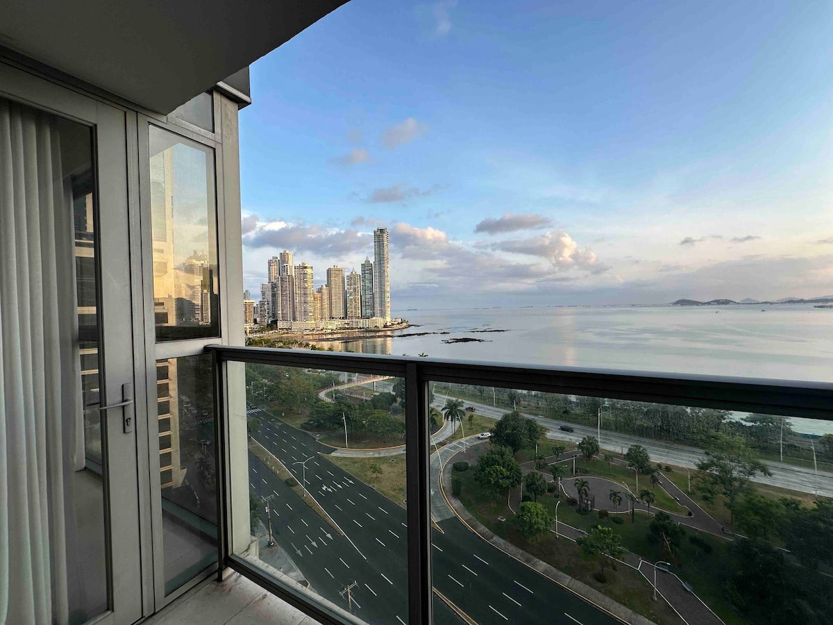 Yoo tower Ocean View apt in the heart of panama