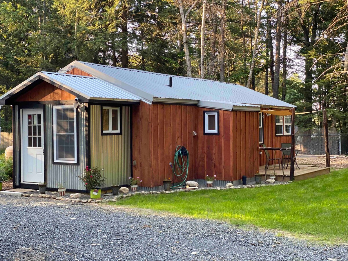 Cottage by Lake Wyola