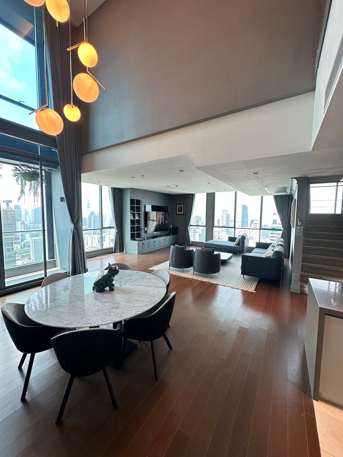 Luxurious 4 Bedroom Penthouse Loft At Nana BTS