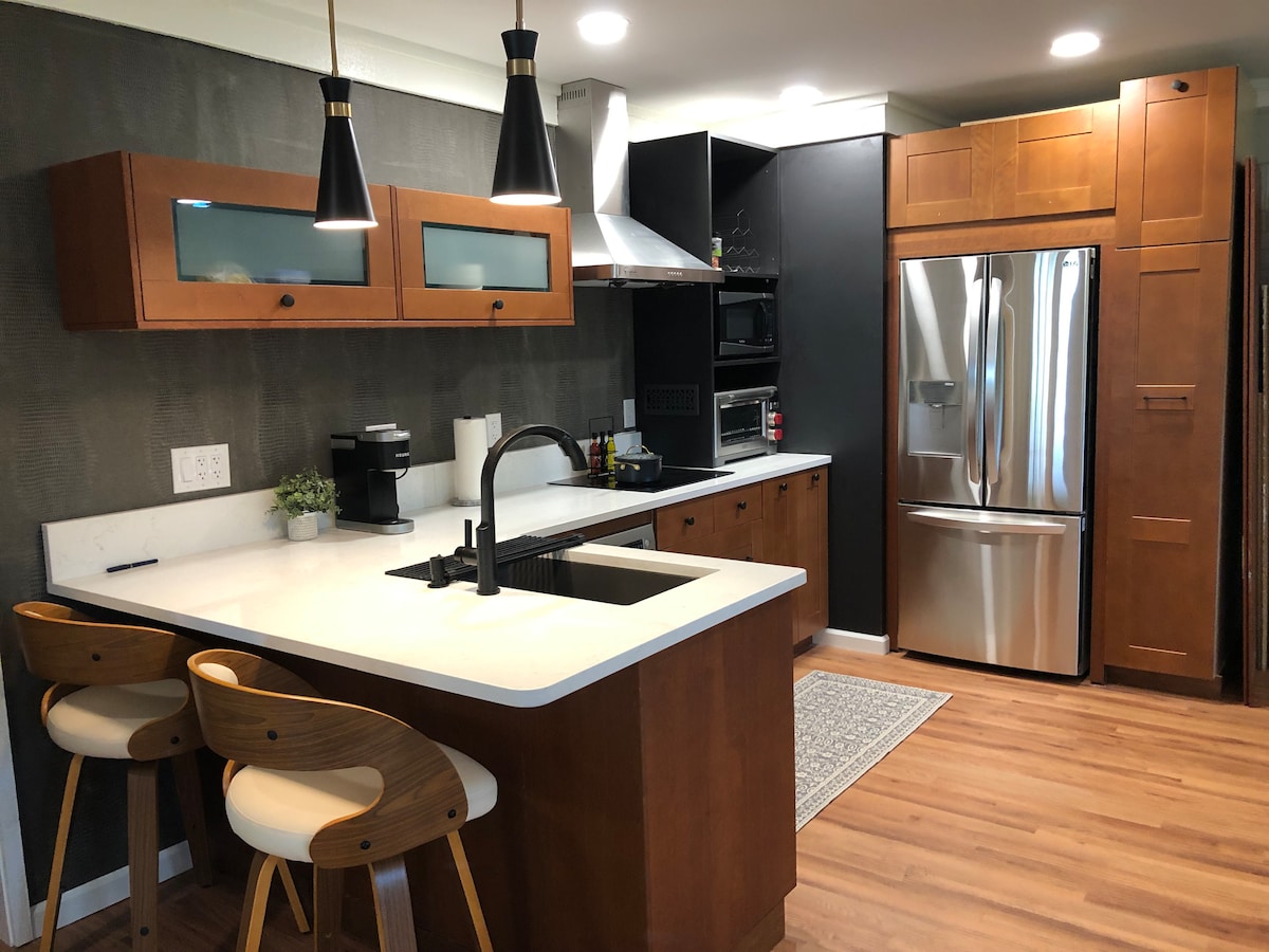 Beautiful Private Studio-Full Kitchen, W/D