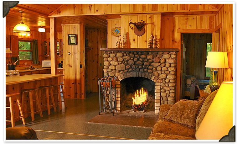 Kaubashine up to 4, fireplace Black's Cliff Resort