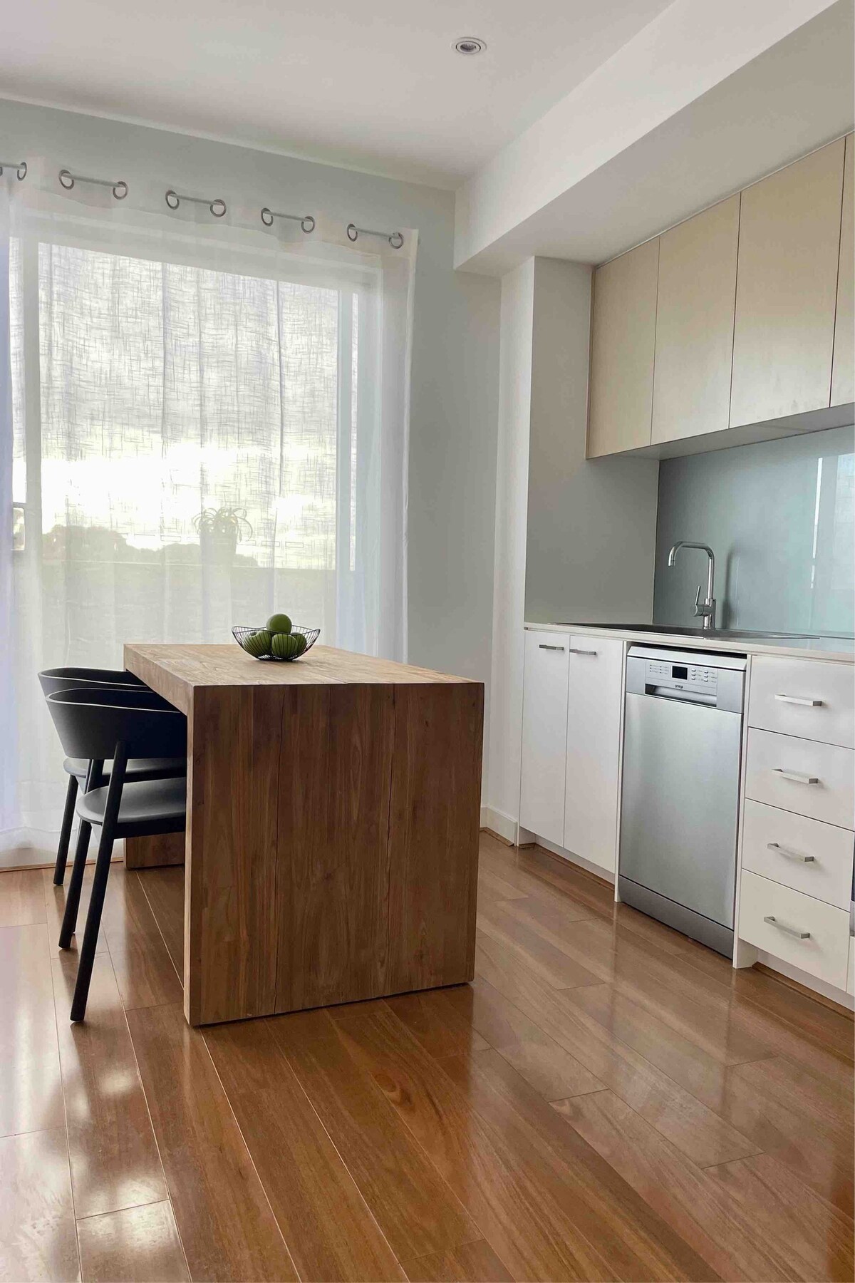 Sunnyside apartment in Northcote