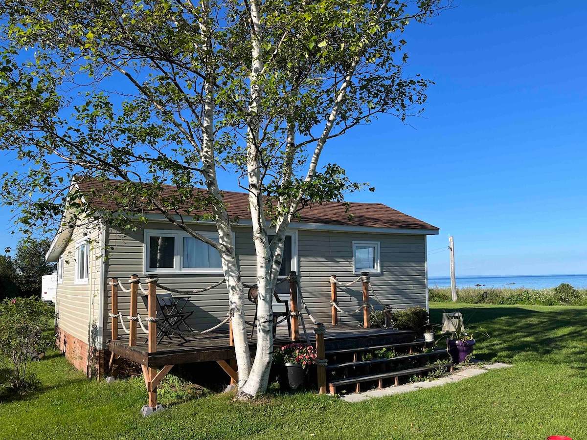 Cozy waterfront cottage