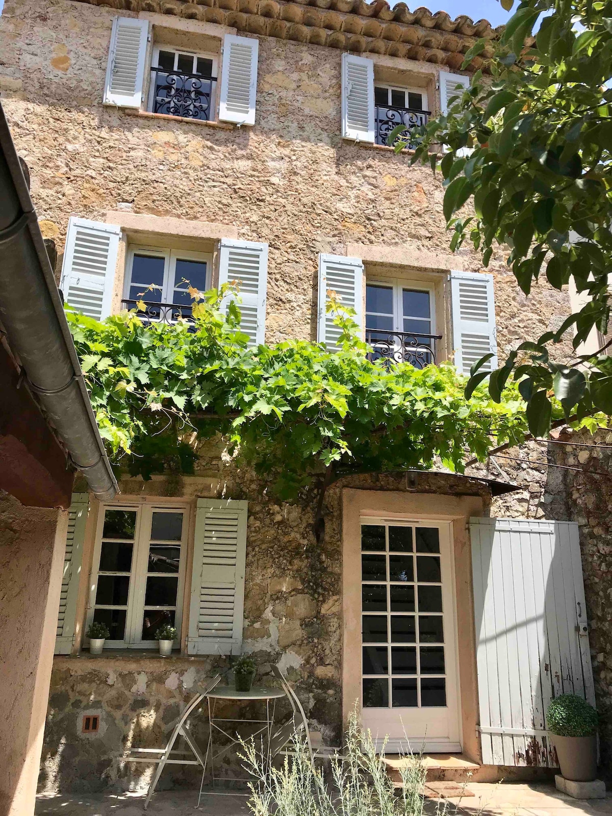 Mougins Old Village的独立民宅带花园