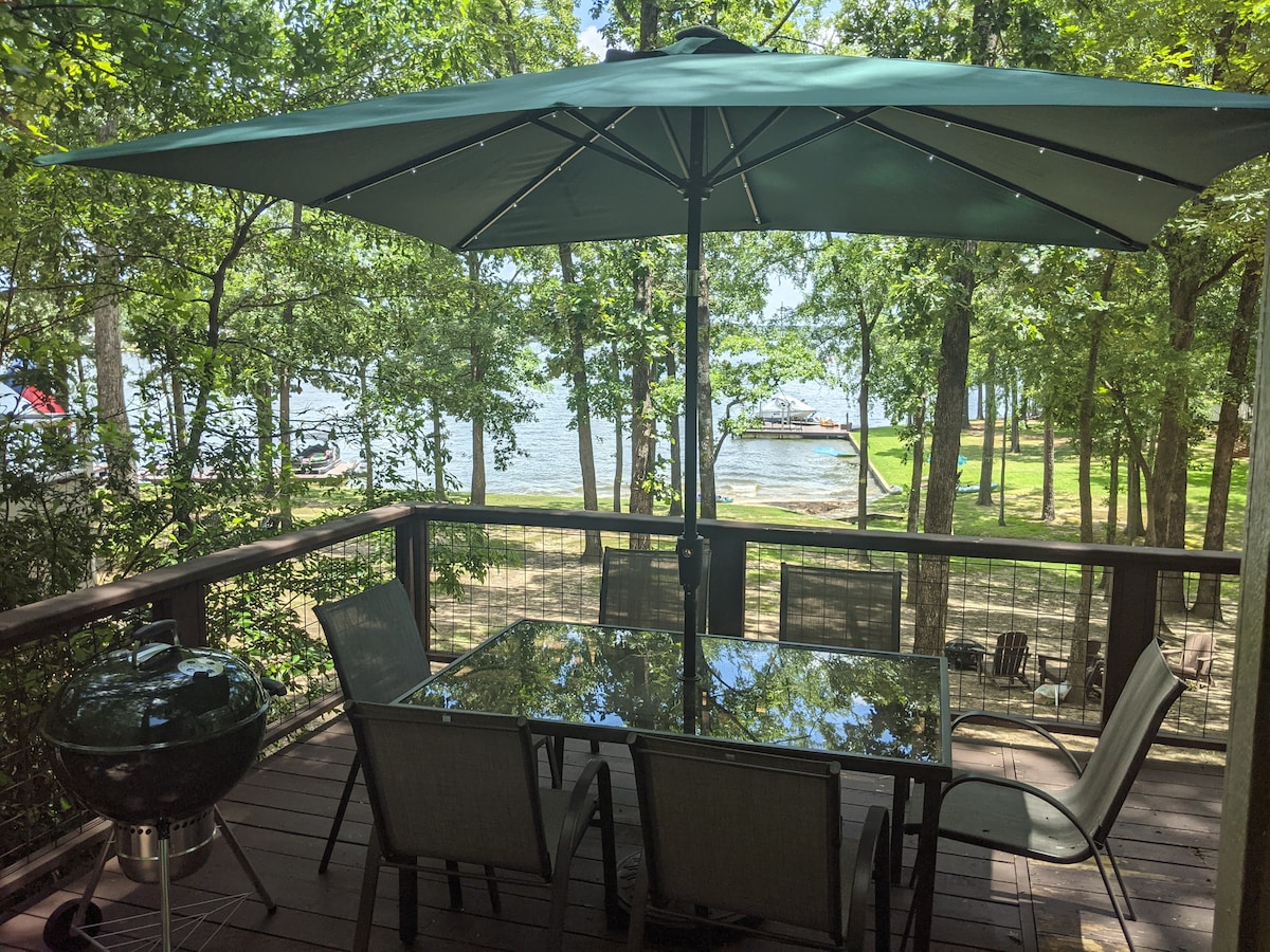 Clancy's Chalet: Lakefront Bliss, Boat Slip, Deck