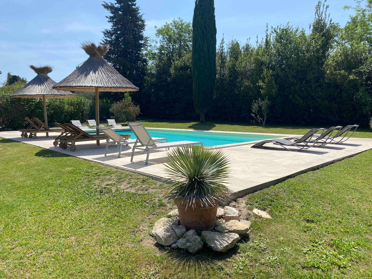 Villa piscine chauffée près de St Rémy de provence