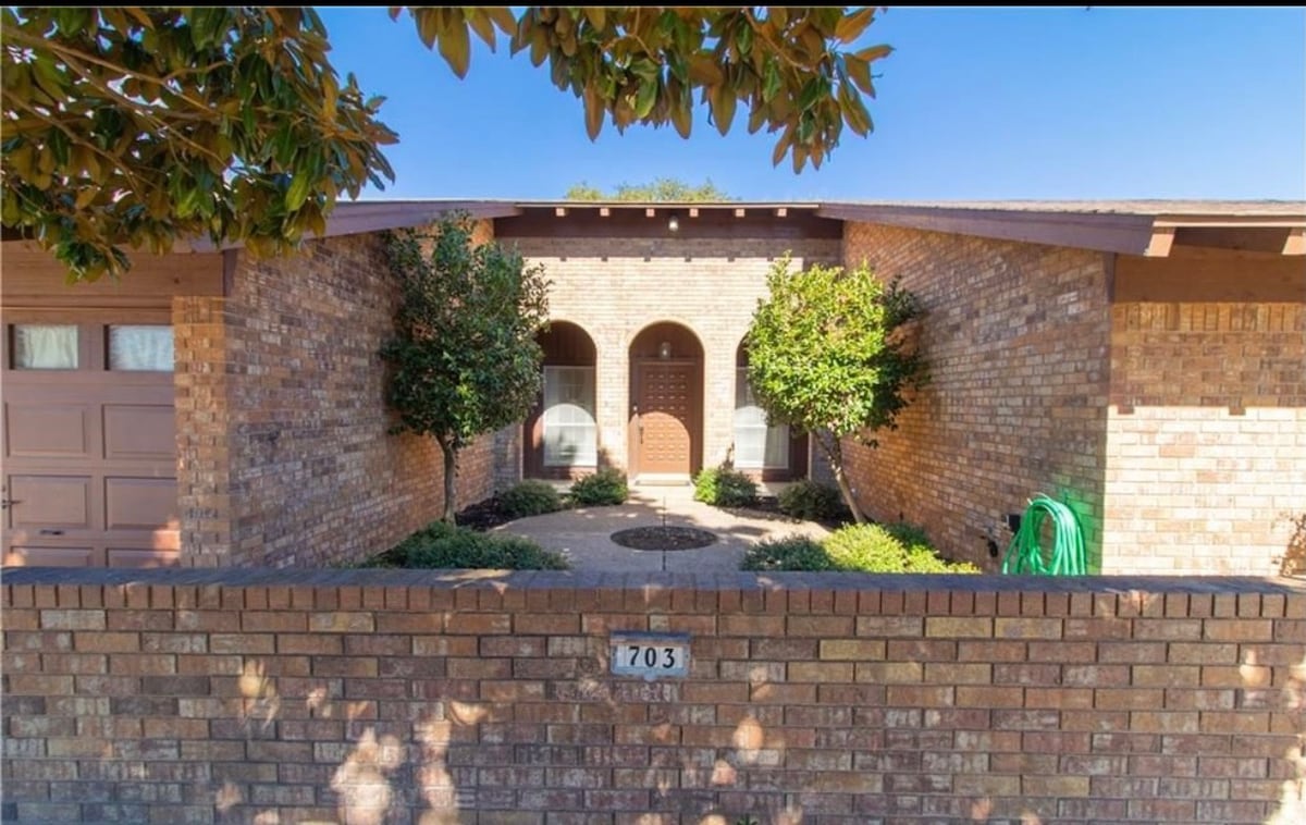 Gorgeous House,Huge Pool, Hot Tub Close to Base