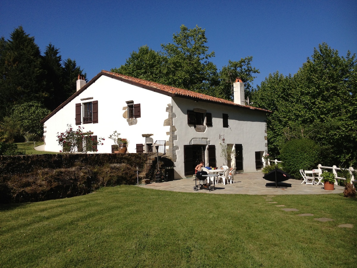 Moulin Eyhera Berria  XVII et sa cuisine partagée