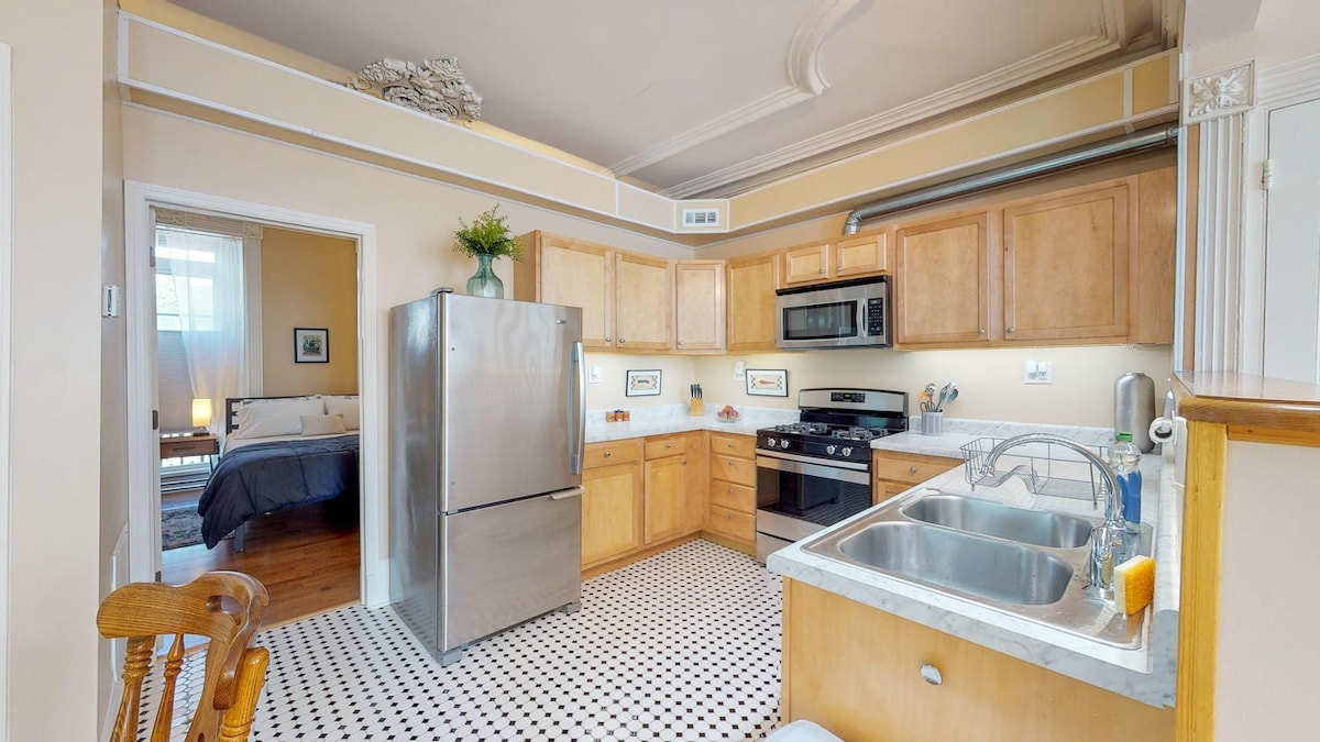 Classic Federalist Suite with Modern Flair (2 bed)