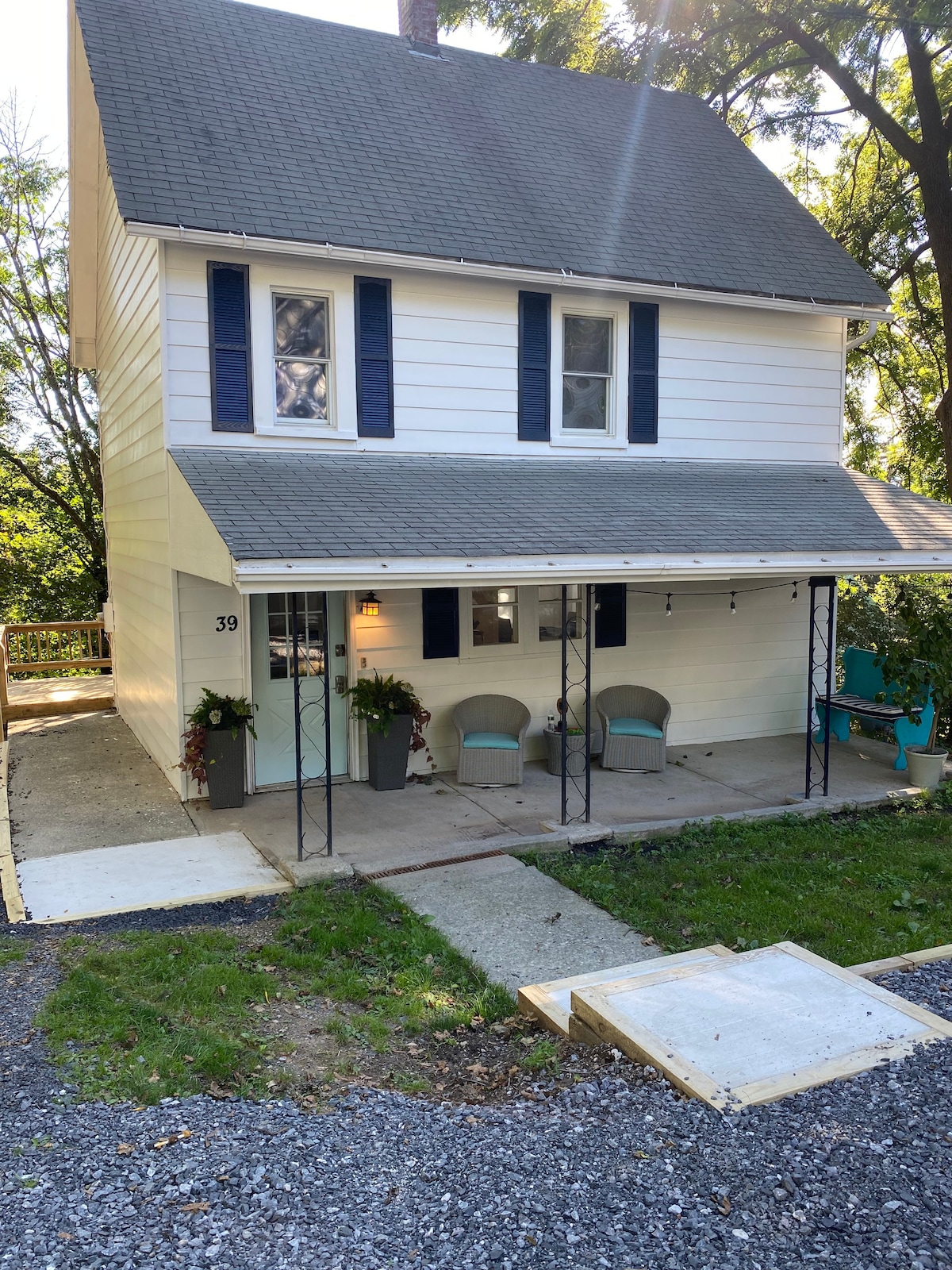 Catskill Village House  close to dining shops