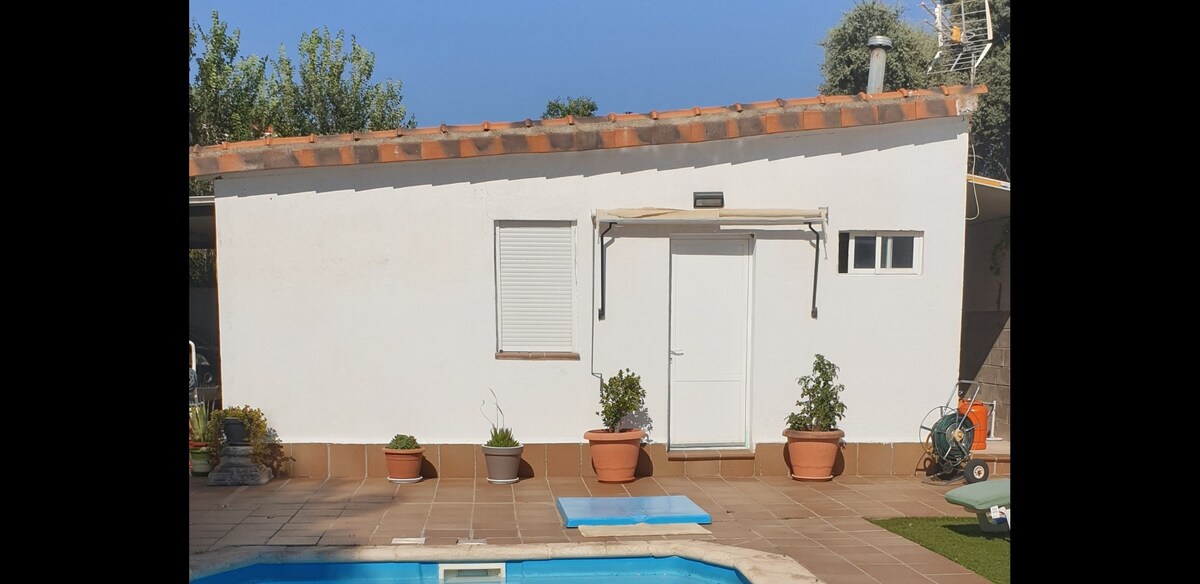 apartamento acogedor con piscina y chimenea