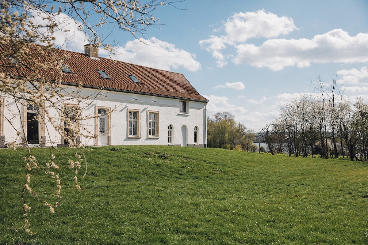 Gite 15 pers. Le Domaine du Lac avec 5 Ch. 5 Sdb.