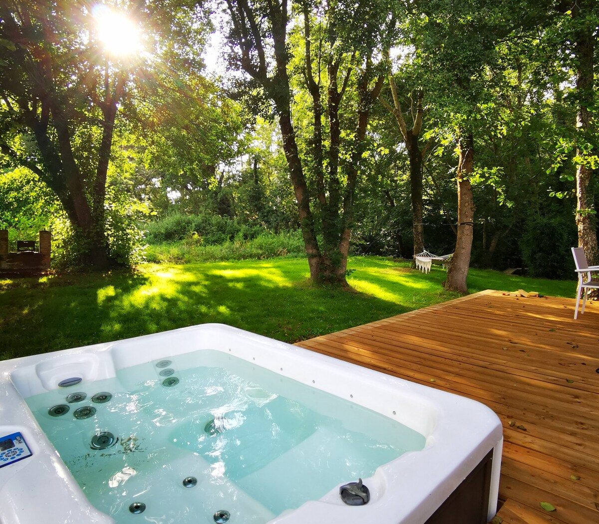 配按摩浴缸的舒适度假木屋