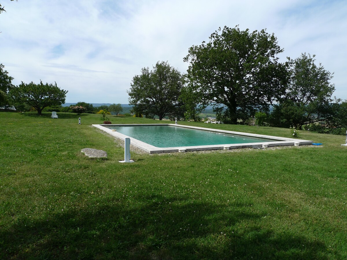 Mas en pierre au coeur de Luberon,piscine, vue