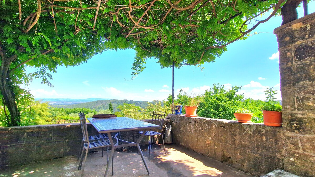 Maisonnette en pierre, fraîche l'été, kid friendly