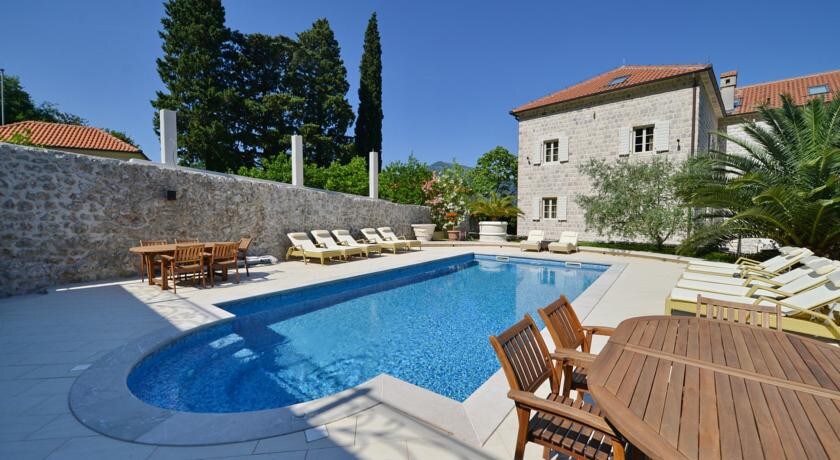 Villa Nikčević-Comfy Studio with Nice Pool View