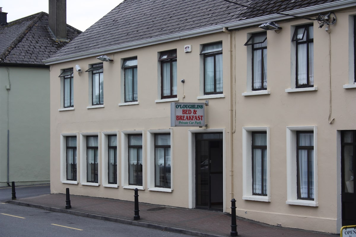 OLoughlins Lisdoonvarna单人间不提供早餐