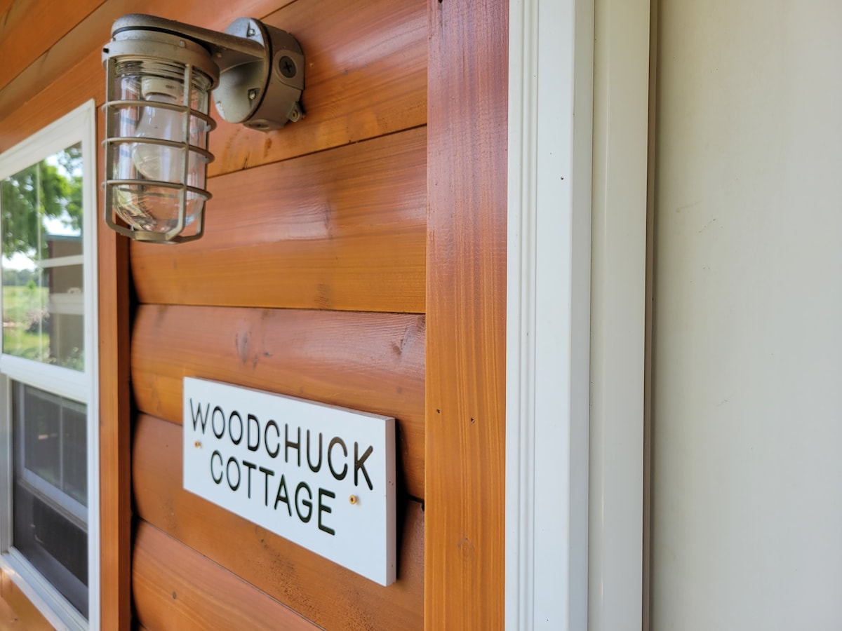 Rustic Woodchuck Cabin with Lakeview