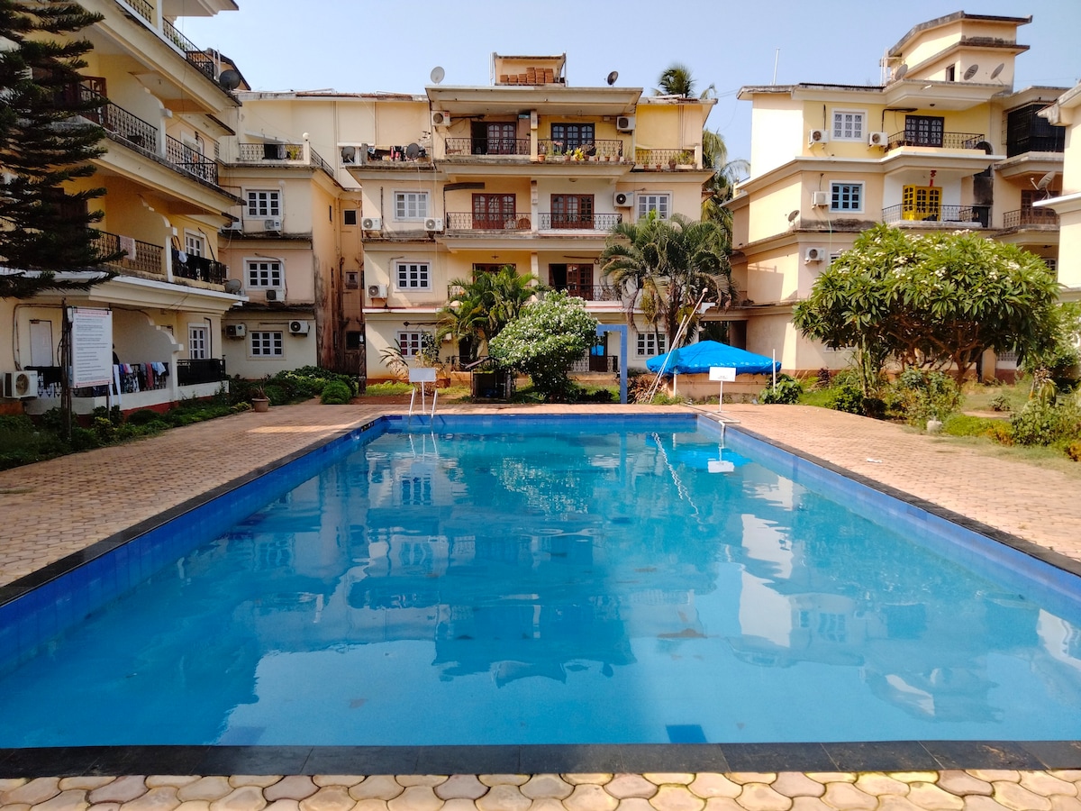 Calangute Beach Holiday Apt (2AC,Wi-Fi,2Balc,OTrc)