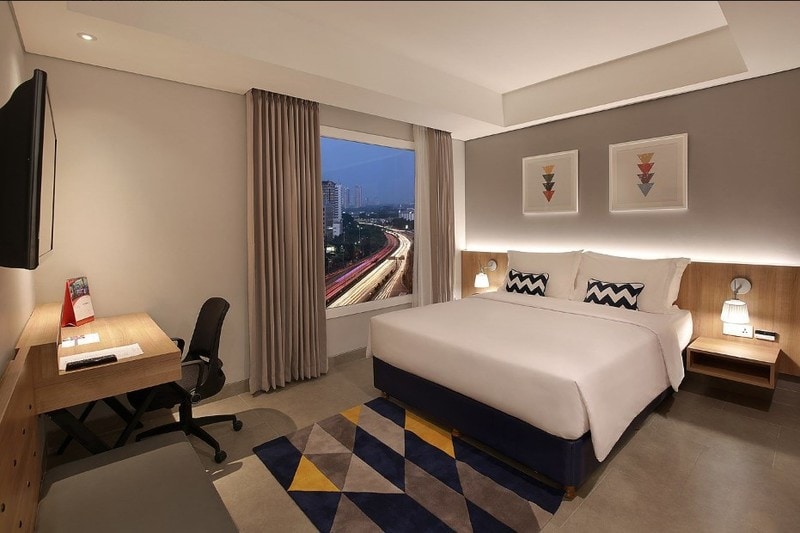 Deluxe Room Breakfast with City View, MRT Station