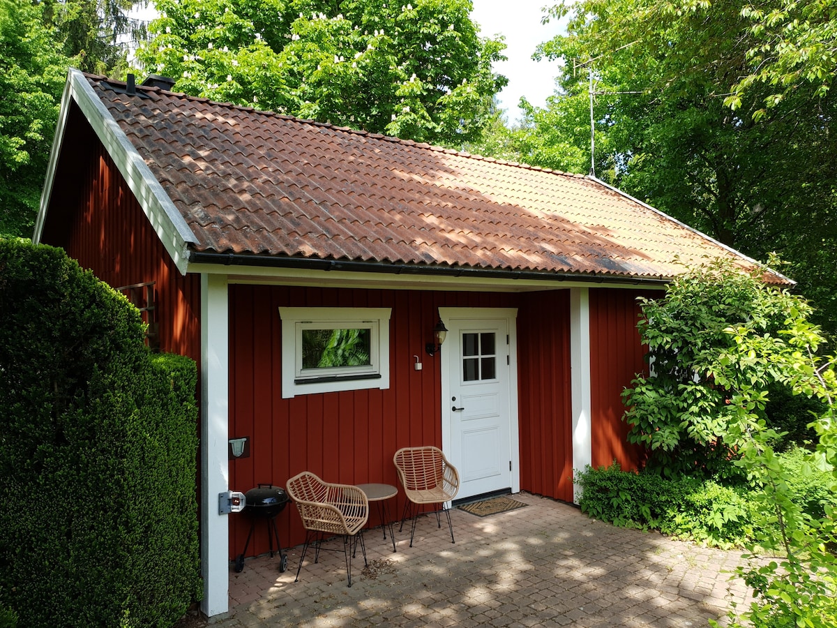 瑞典瓦特恩湖附近的小屋