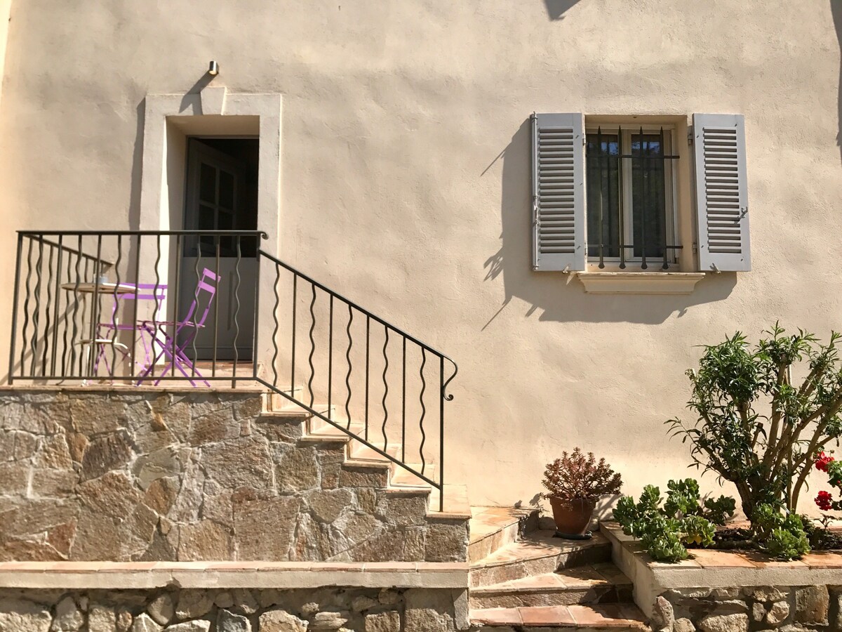 Central St-Tropez - Old Town Beach «La Ponche»