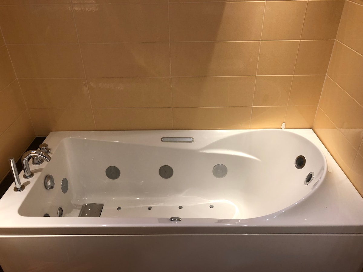 [热水浴缸]迷人的公寓