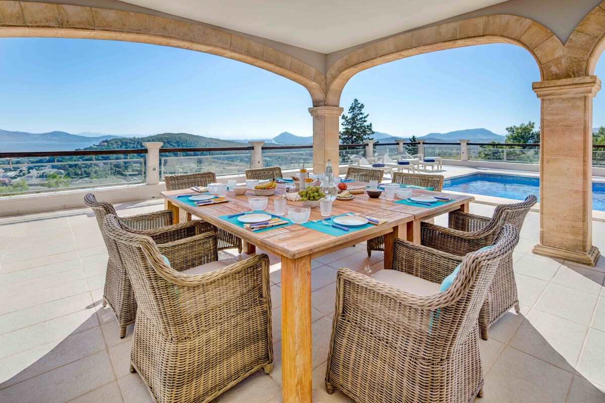 Luxury villa with stunning sea views in Pollensa