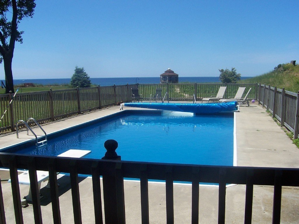 密歇根湖前台游泳池、海滩、私人后院。
