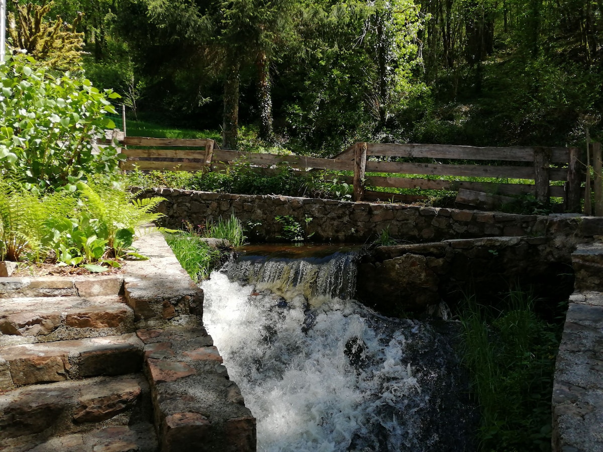 Charmant moulin rénové, logement atypique.