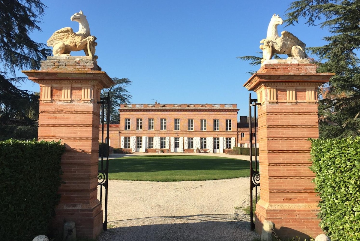 Ch. d'hôte double dans Château XVIIIe avec piscine