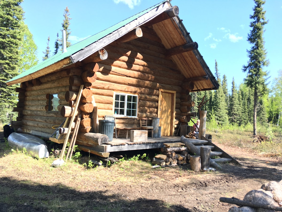 育空探索步道（ Yukon Quest Trail ）上的舒适谷户外小木屋