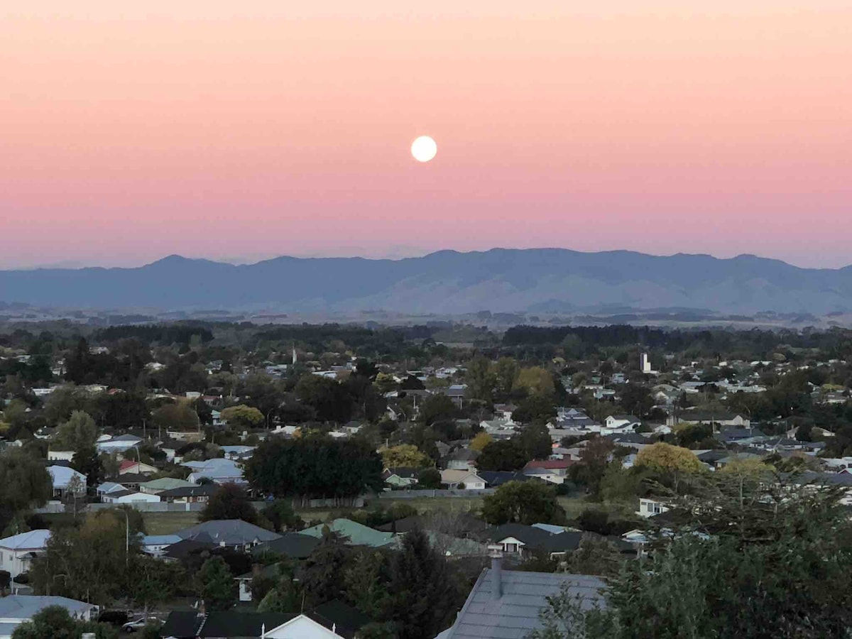 山上的豪华住宅