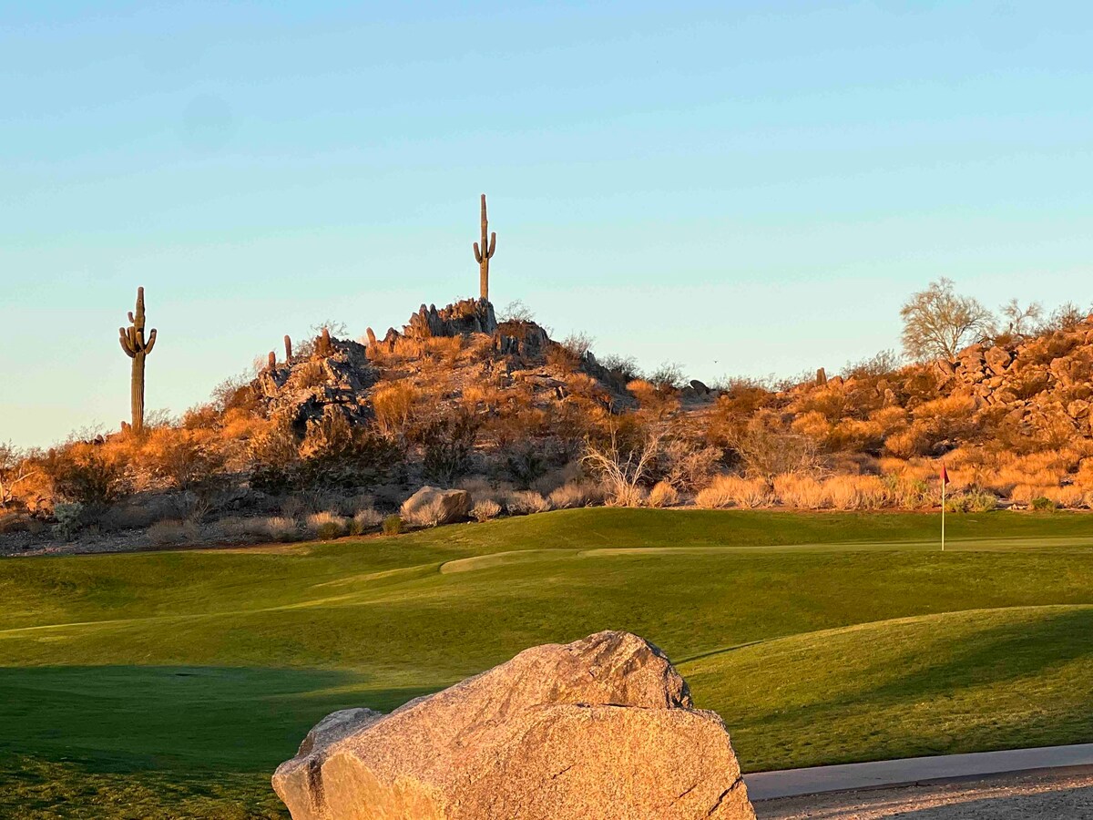 4 Bedroom Golf Course View Home with Private Pool