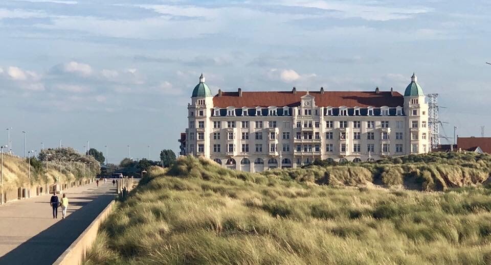 布鲁日与海景，在海上欣赏宫殿的海景