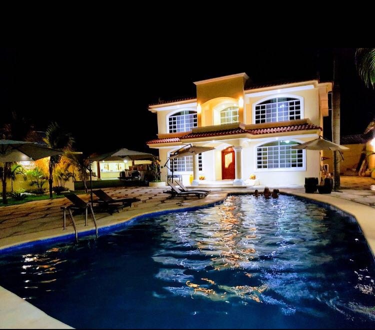 阿卡普尔科迪亚曼特（ Acapulco Diamante ）的绝佳度假屋。