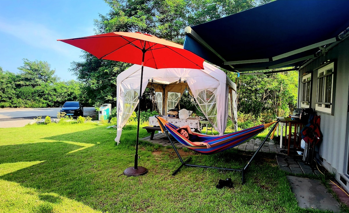 Gaia Caravan - Young-do 120 pyeong 
都是私人
安静的疗愈露营
空调和4人床热水Netflix