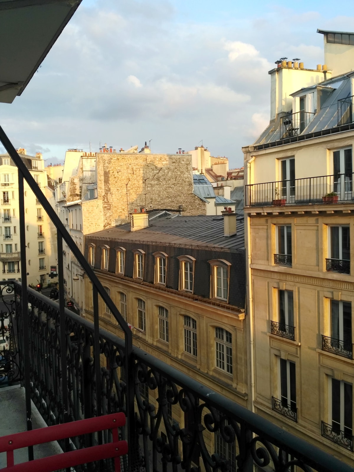 带漂亮阳台的巴黎式公寓