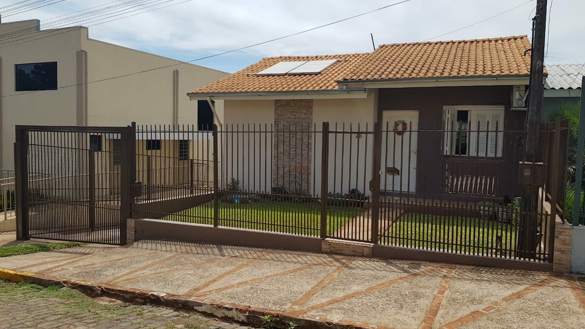 Aluga-se casa para Expo Direto, 3 quartos - centro