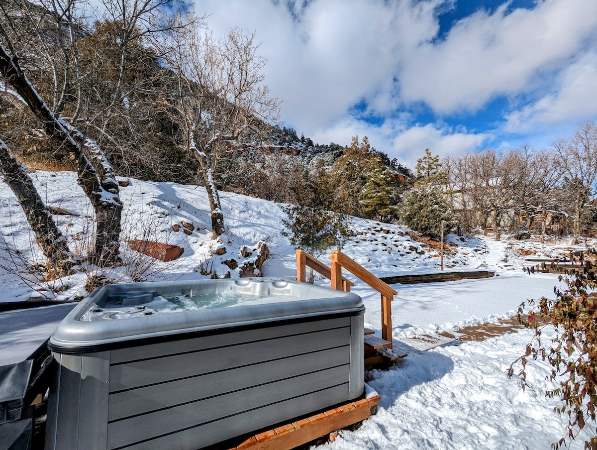 Animas Valley Lodge #2: Mountain View + Hot Tub!